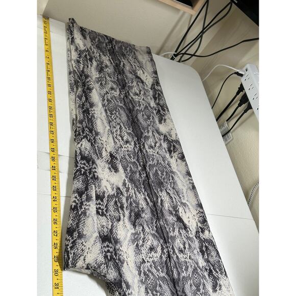 Vince Camuto Pants Womens 14W Black Gray Wide Leg Snake Print Stretch Mob Wife - Picture 9 of 10